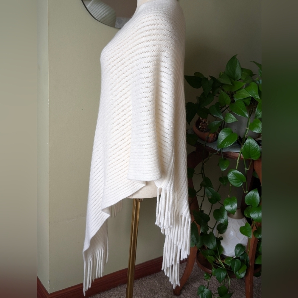 Time & Tru Women's Size L/XL Cream Knit Sweater Poncho - Picture 6 of 9